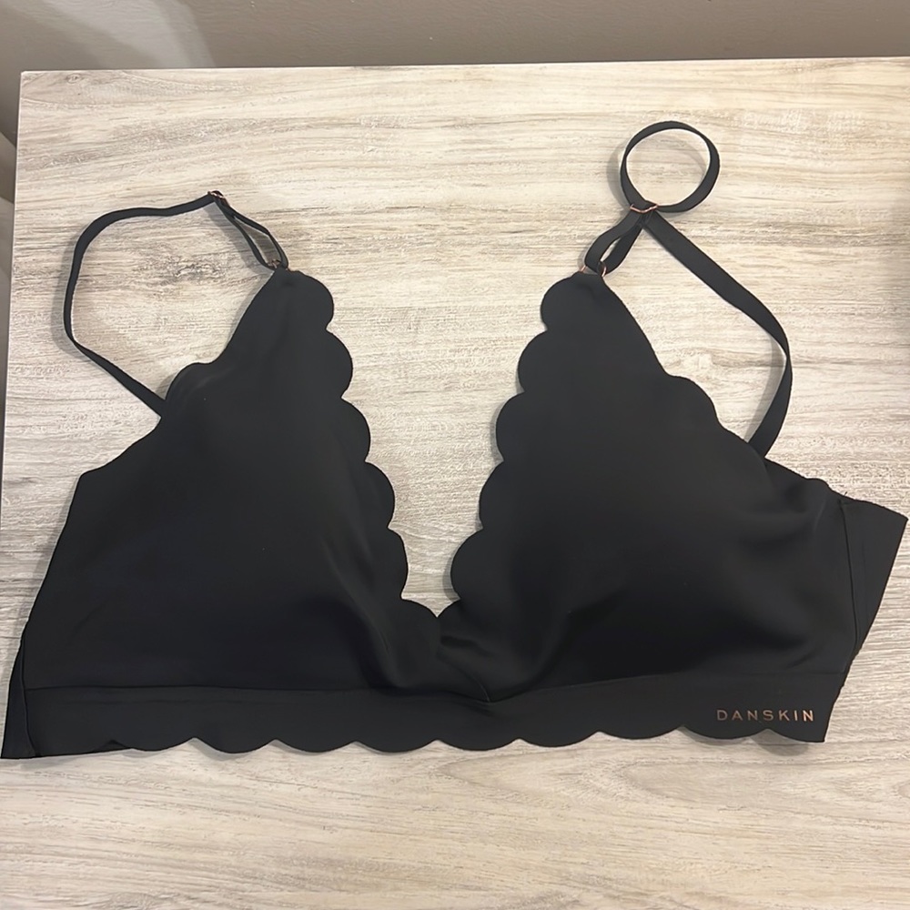 DANSKIN Comfy Cute Scalloped Bra